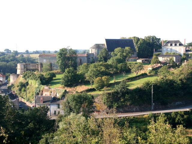 Chateau d'Argenton les Vallées